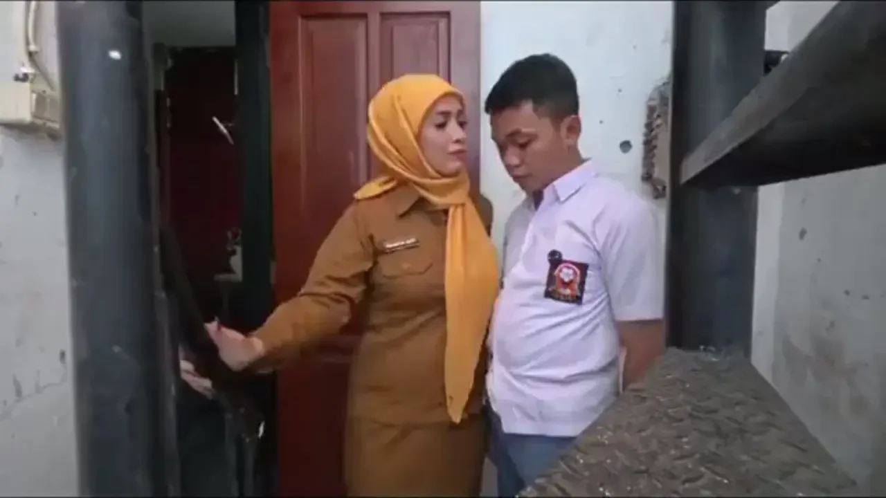 Momi Itha Cosplay Guru Dan Murid poster